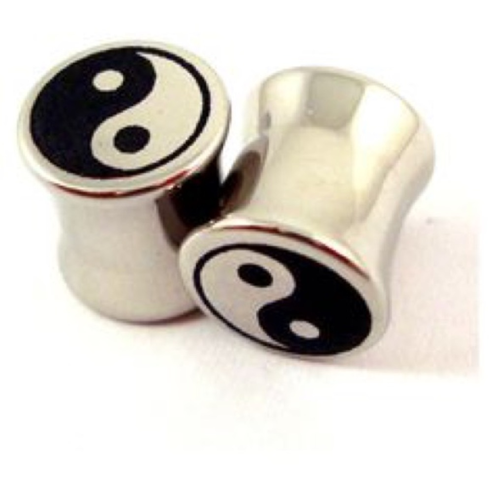 never worn, size 2g yin yang gauges
